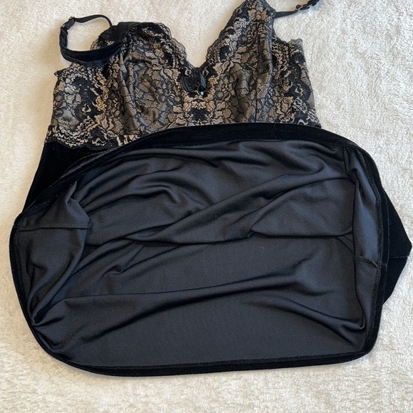 Soma black velvet and lace top size Large - Picture 11 of 17